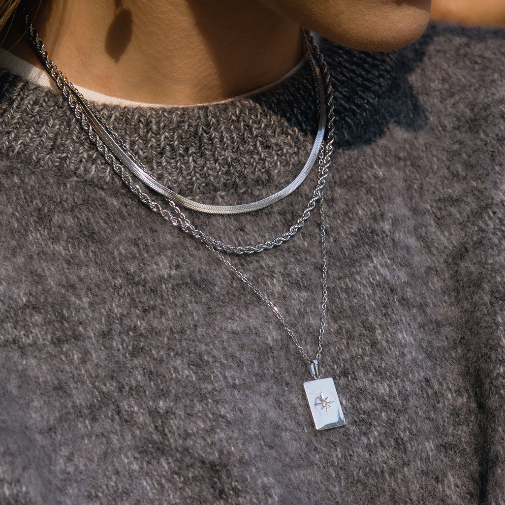 Elenys Astra Layered kombinace řetízků detail